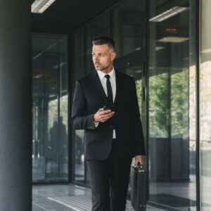 Queda de Pelos da Sobrancelha: Quando Procurar um Tricologista?