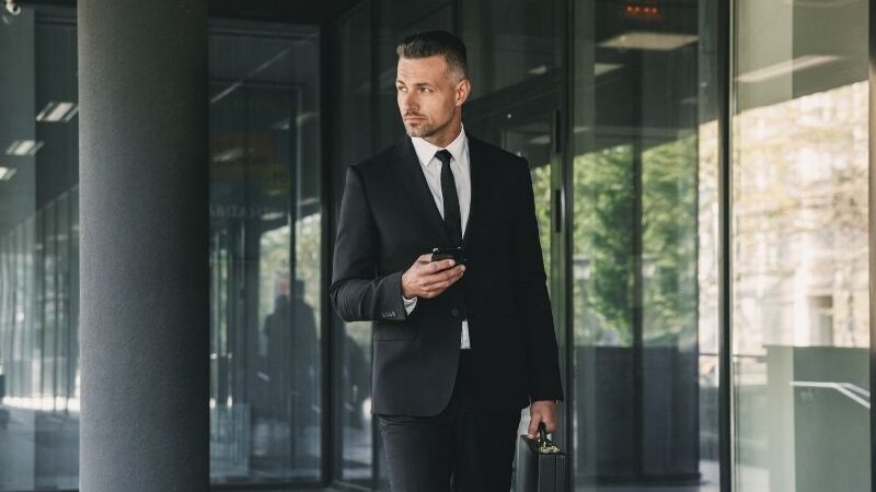 Queda de Pelos da Sobrancelha: Quando Procurar um Tricologista?