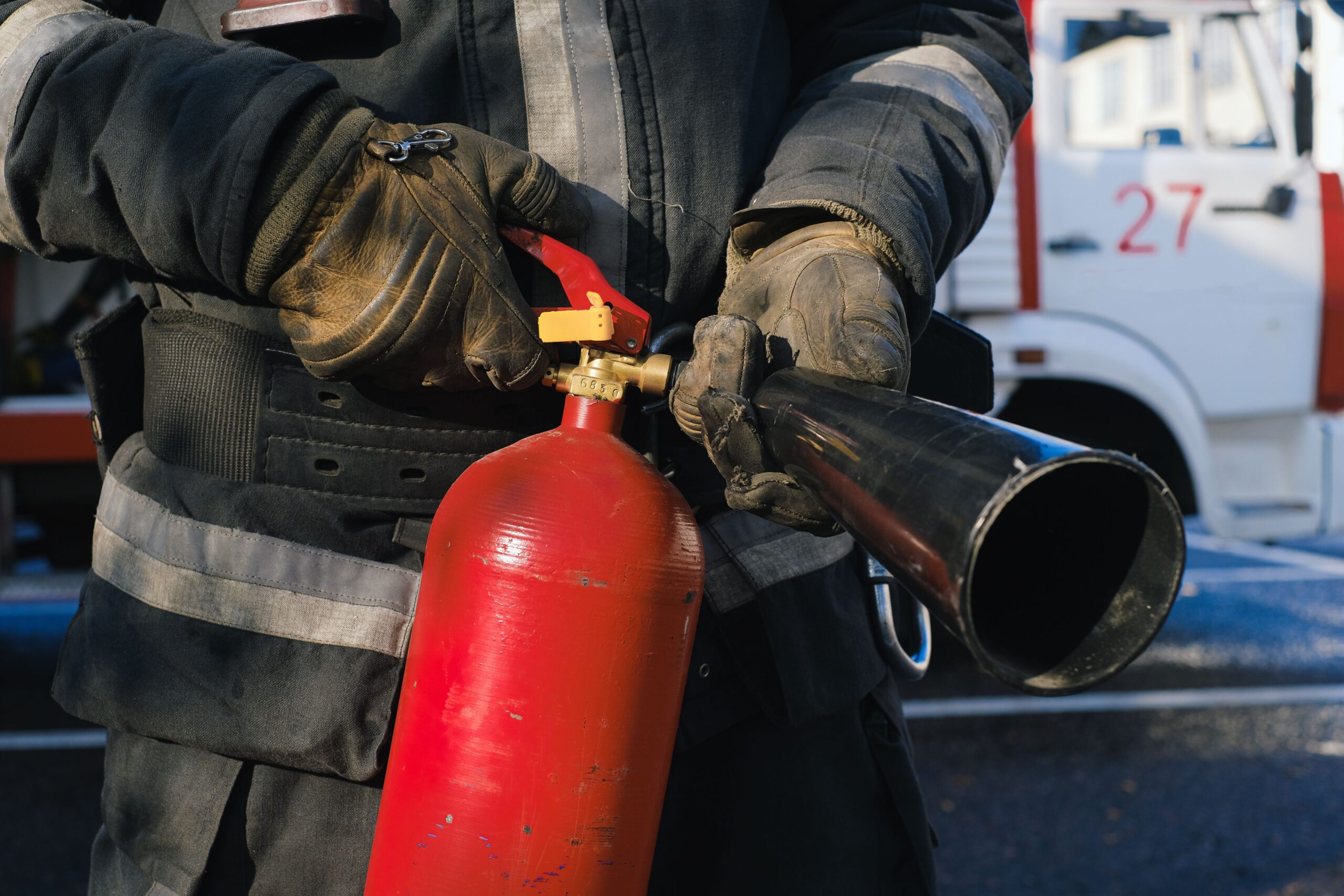 Como Escolher o Extintor de Incêndio Ideal para Cada Tipo de Risco